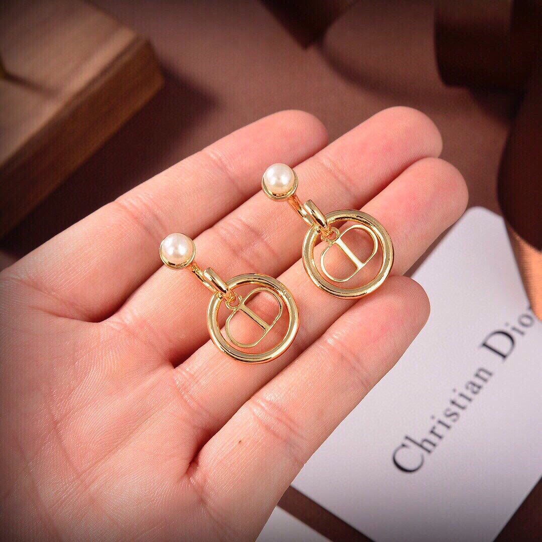 Dior 30 Montaigne Pearls 18K Gold Earrings