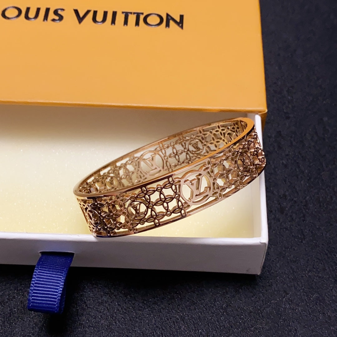 Louis Vuitton Cuff Chains 18K Gold Bracelet