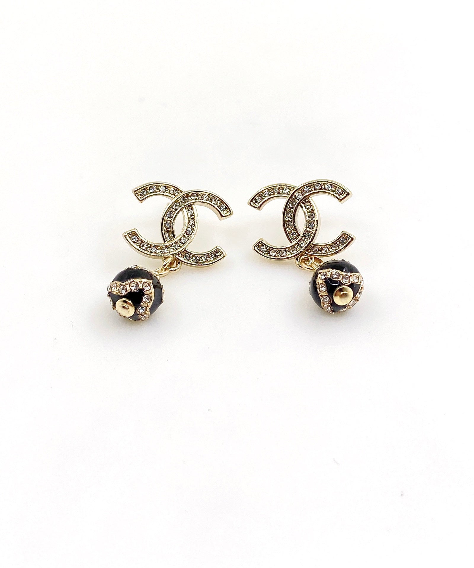 Chanel Pearl Pendant 18K Gold Earrings