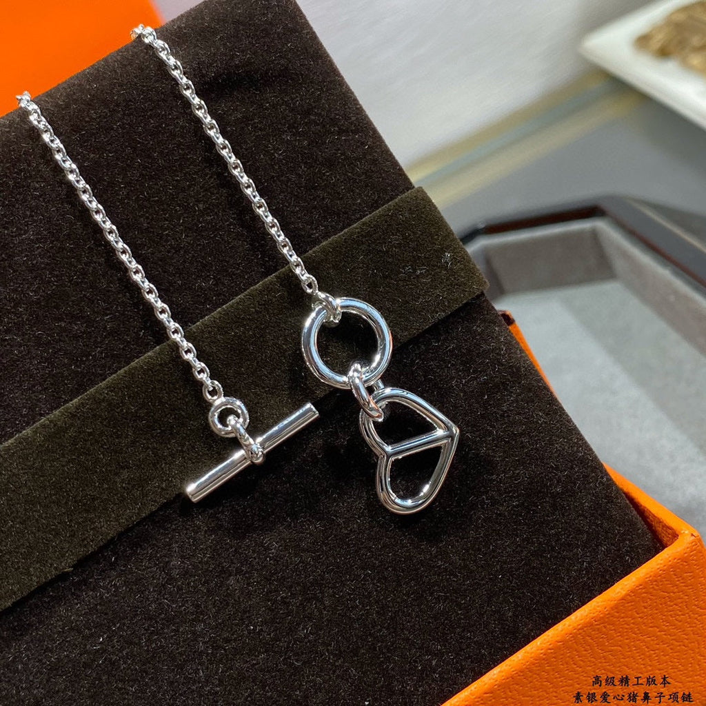 Hermes Cache-coeur Amulette Pendant 18K Gold Necklace