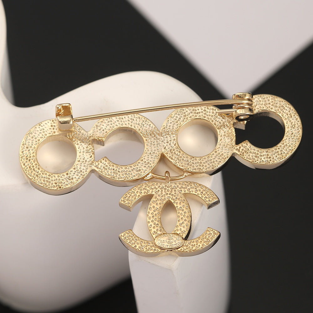 Chanel Coco Crush Pearls 18K Gold Brooch