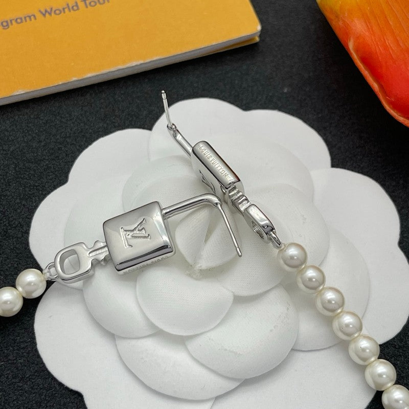 Louis Vuitton Pearl Lock Gold 18K Gold Earrings