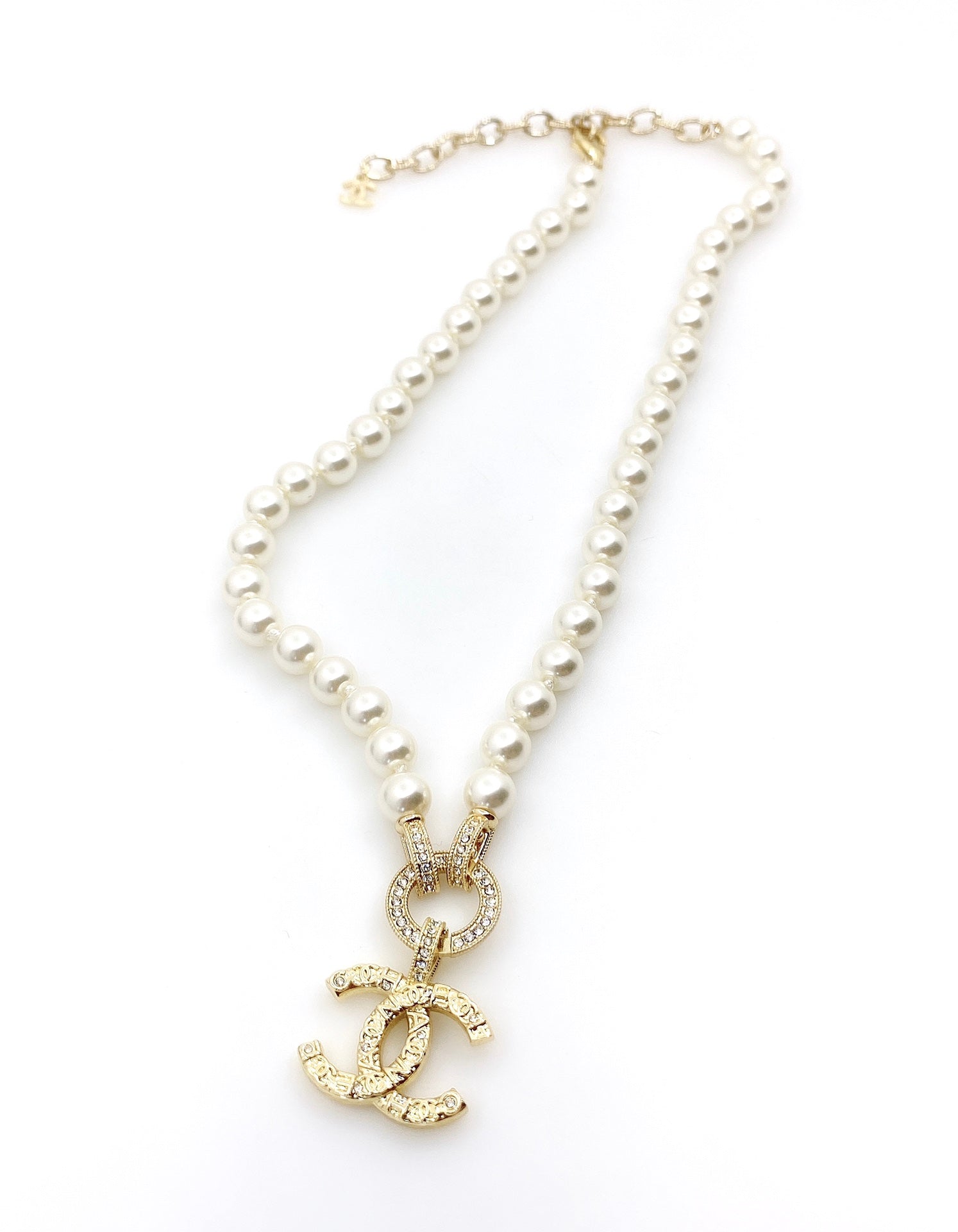 Chanel Pearls Choker 18K Gold Necklace