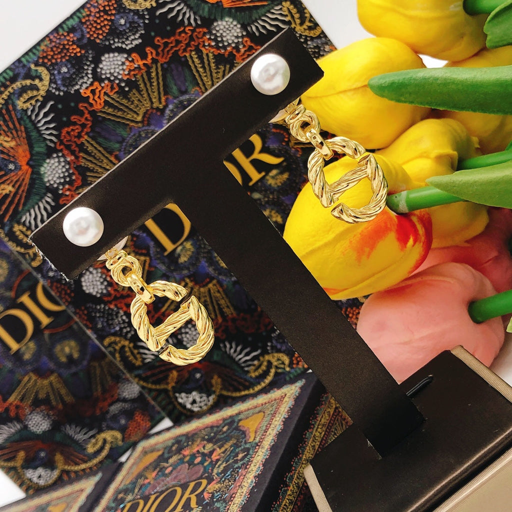 Dior 30 Montaigne Pearls 18K Gold Earrings