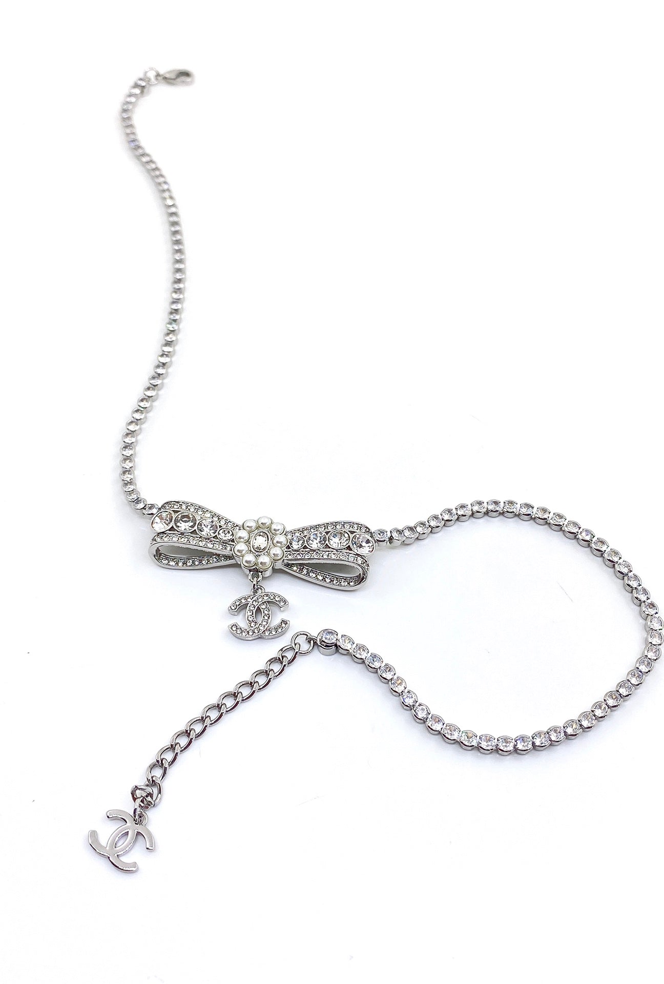 Chanel Diamonds Bow Tie 18K Gold Necklace