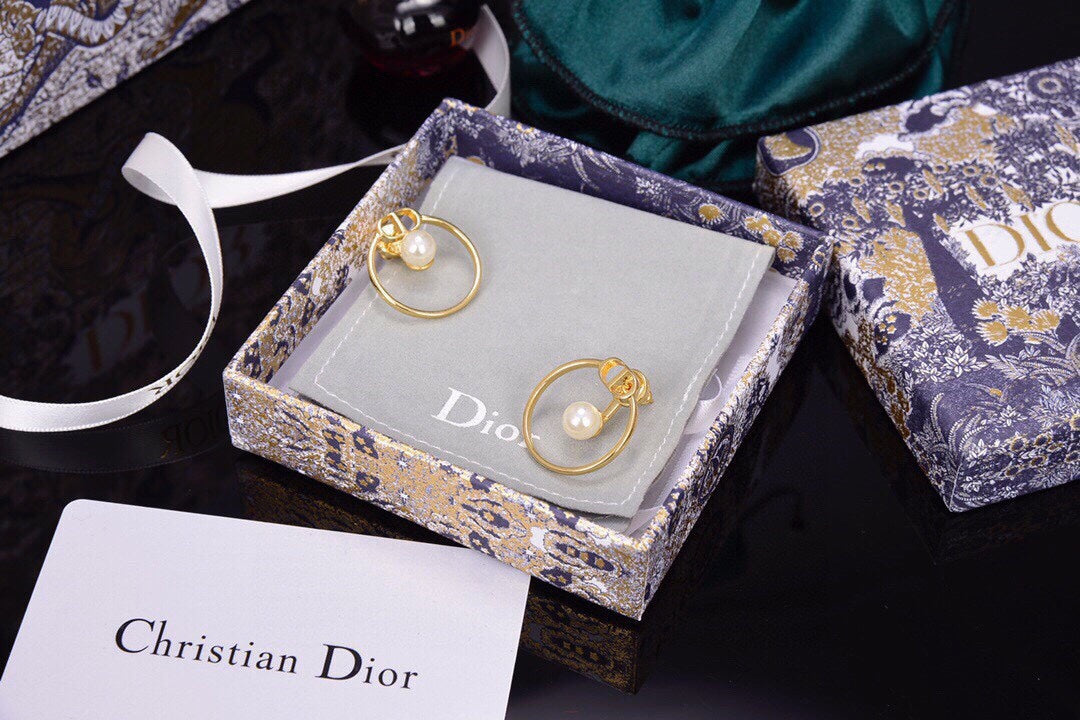 Dior 30 Montaigne Pearls 18K Gold Earrings