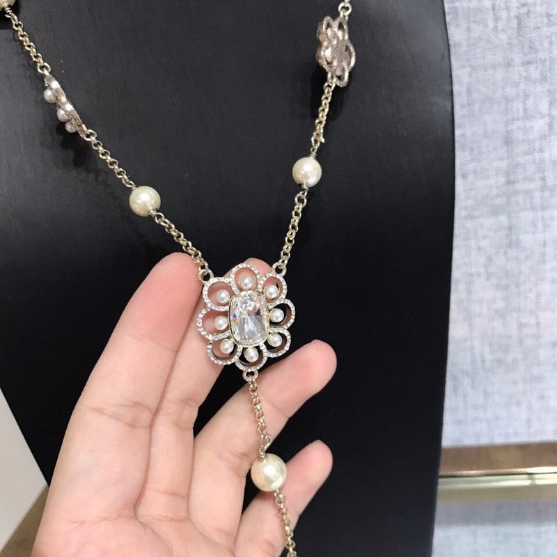 Chanel Flowers Pearl Long 18K Gold Necklace