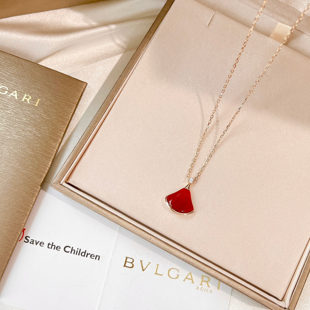 Bvlgari BVLGARI Dream Carnelian 18K Gold Necklace
