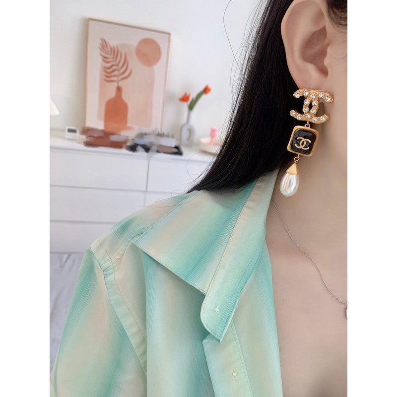 Chanel Long Pearl Pendant 18K Gold Earrings
