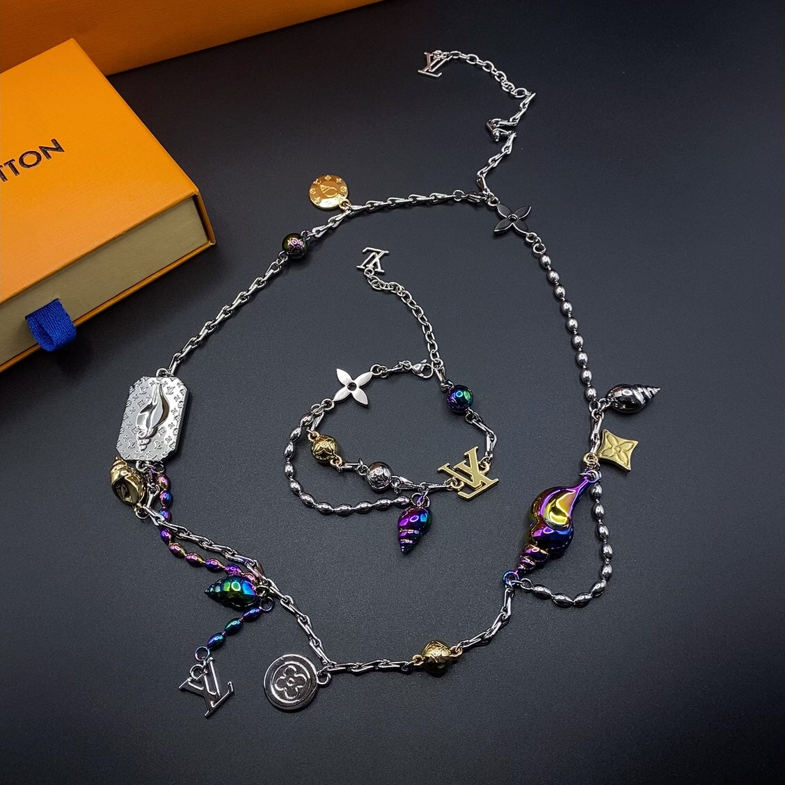 Louis Vuitton Shell 18K Gold Necklace