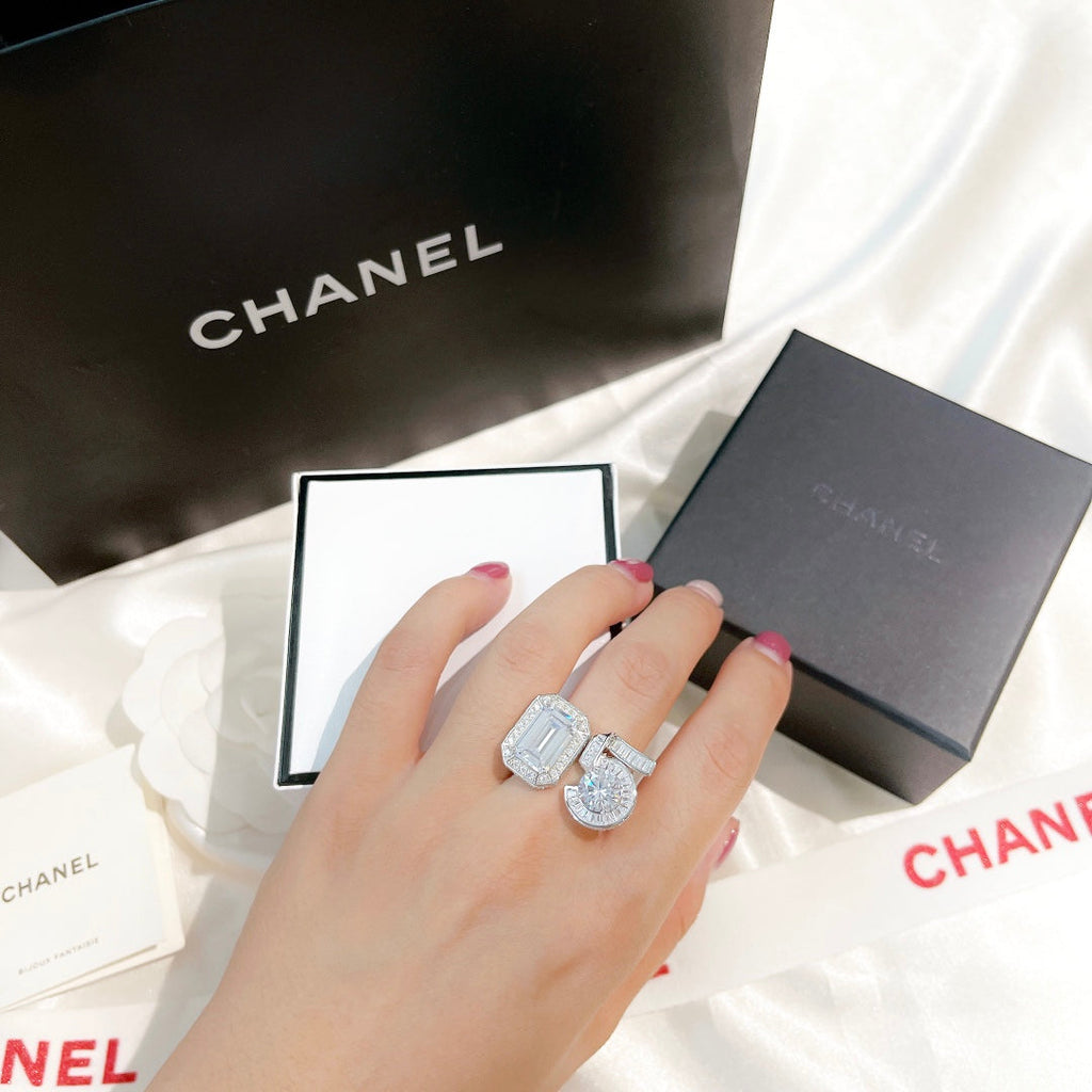 Chanel No.5 Diamonds 18K Gold Ring