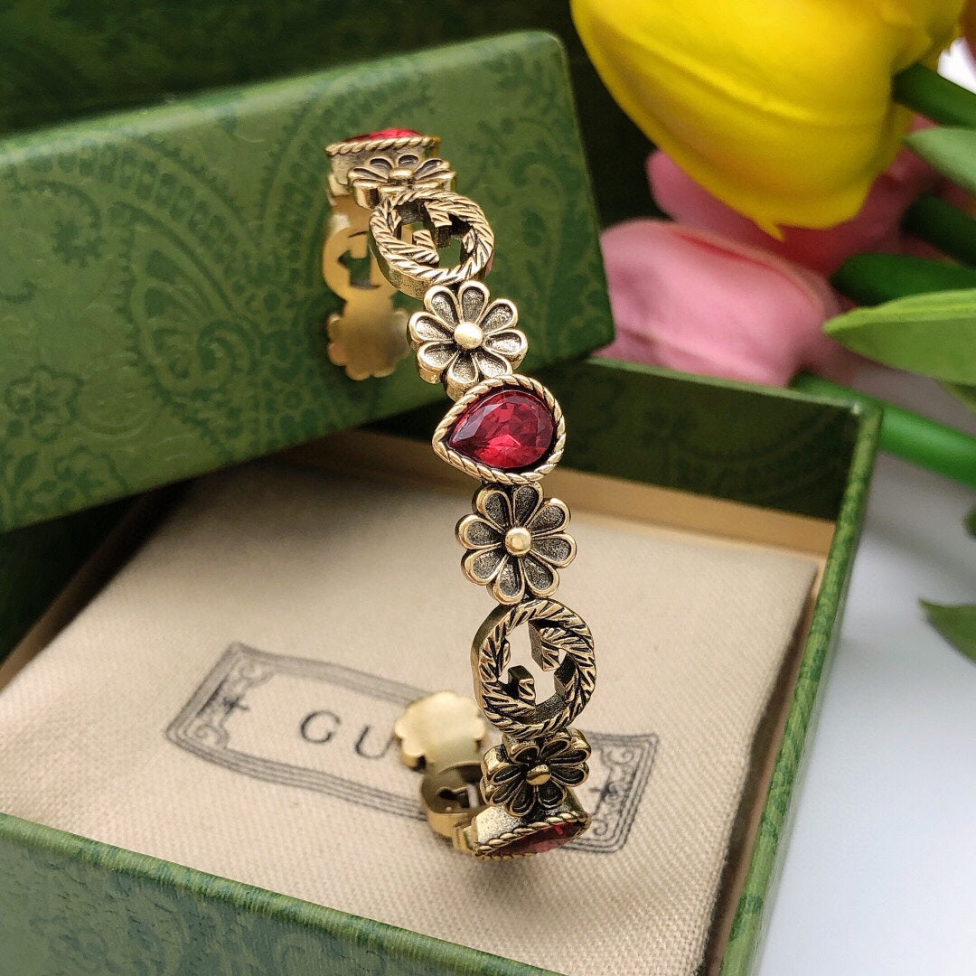 Gucci Double Flowers Red Crystals Open Cuff 18K Gold Bracelet