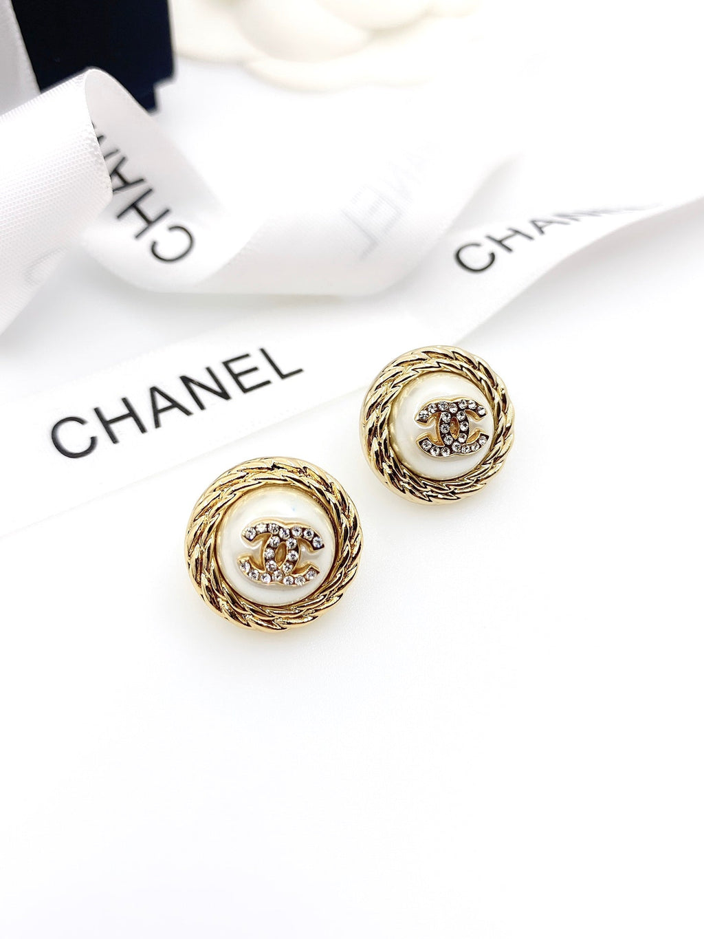 Chanel White Pearl 18K Gold Earrings