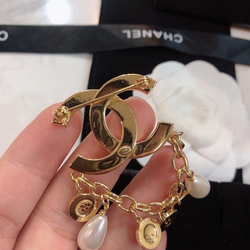 Chanel Pearl Pendant 18K Gold Brooch