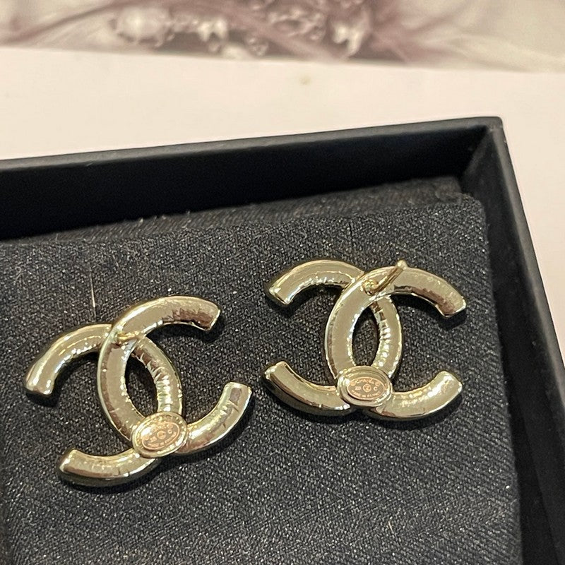 Chanel 26C Black Gold Diamond 18K Gold Earrings