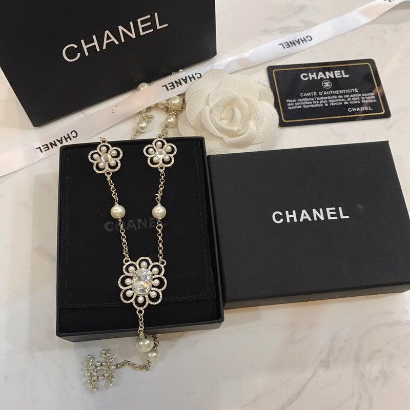 Chanel Flowers Pearl Long 18K Gold Necklace