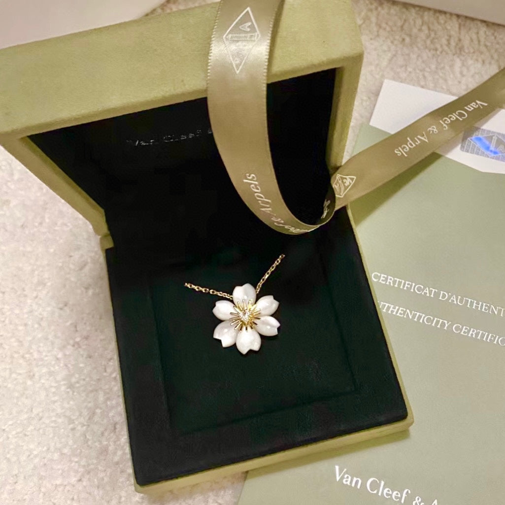 Rose De Noel Clip Pendant 18K Gold Necklace