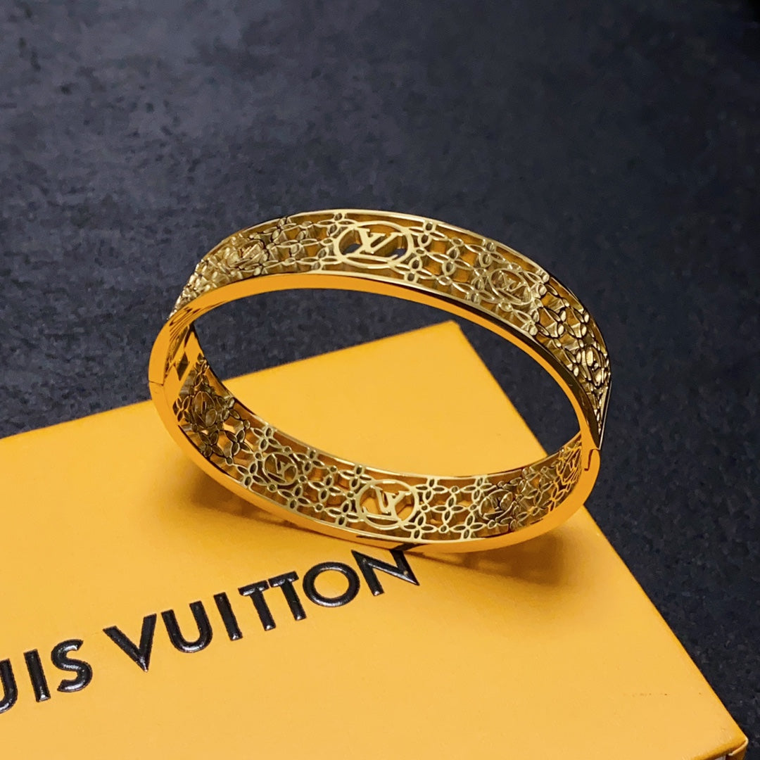 Louis Vuitton Cuff Chains 18K Gold Bracelet