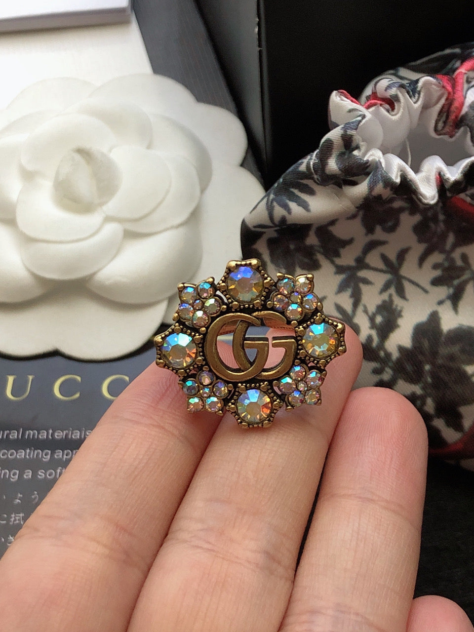 Gucci Double Crystal Flower 18K Gold Ring