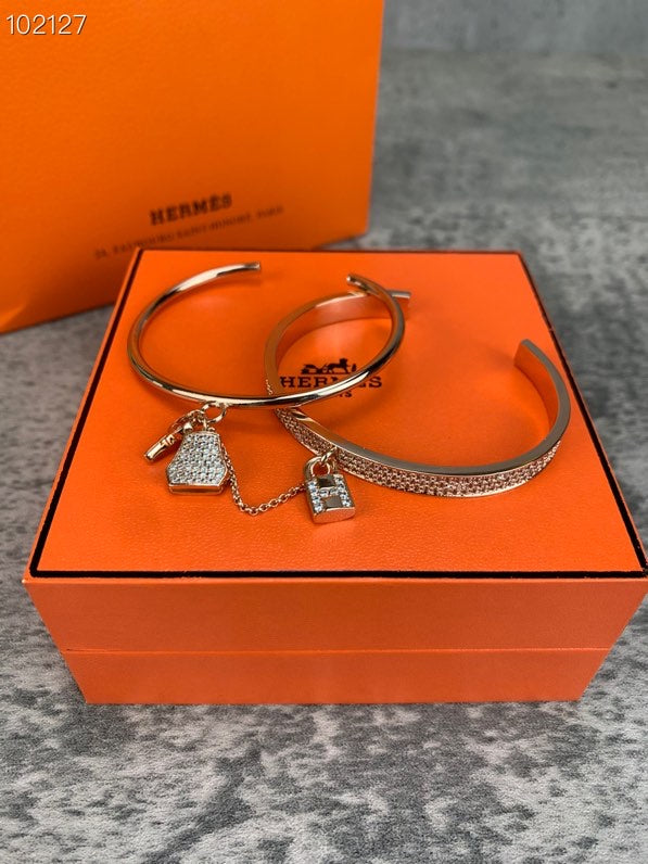 Hermes Kelly Cadenas 18K Gold Bracelet