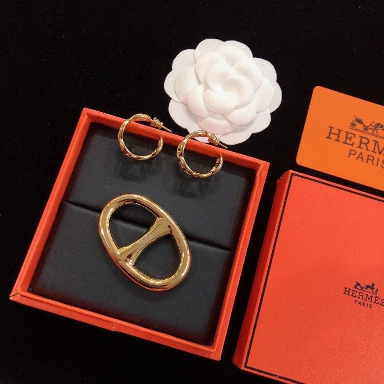 Hermes Chaine D'Ancre Enchainee 18K Gold Earrings