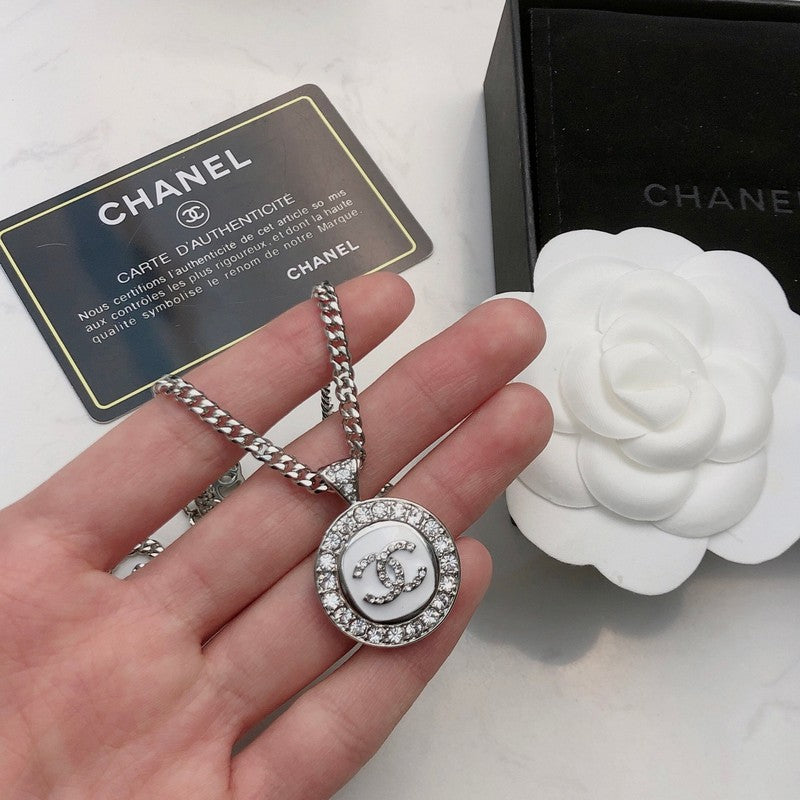 Chanel Black & White Diamond Gold 18K Gold Necklace