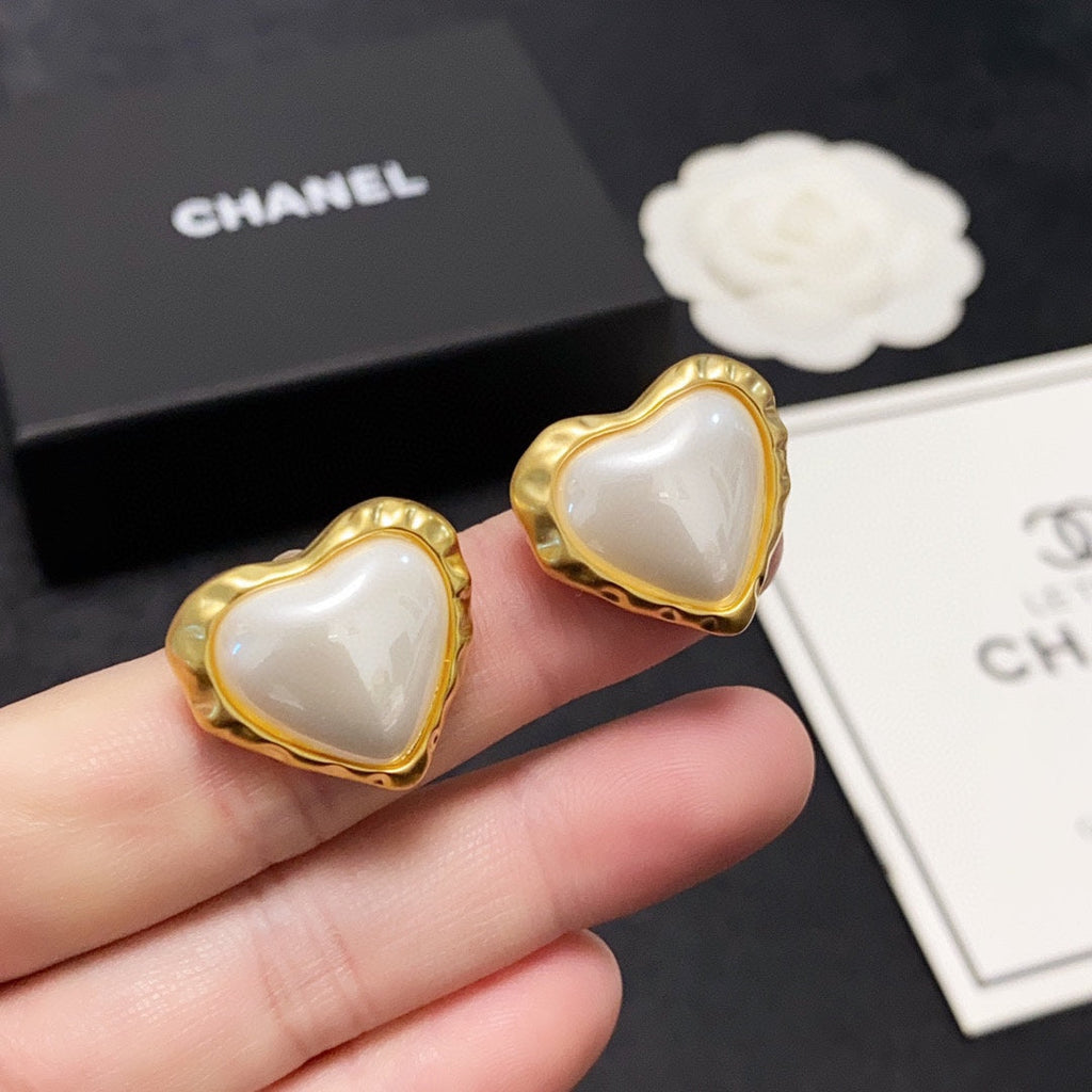 Chanel Heart Pearl 18K Gold Earrings