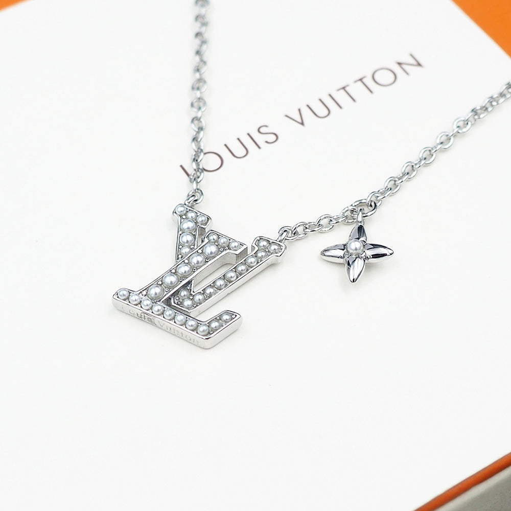 Louis Vuitton Iconic Pearls 18K Gold Necklace