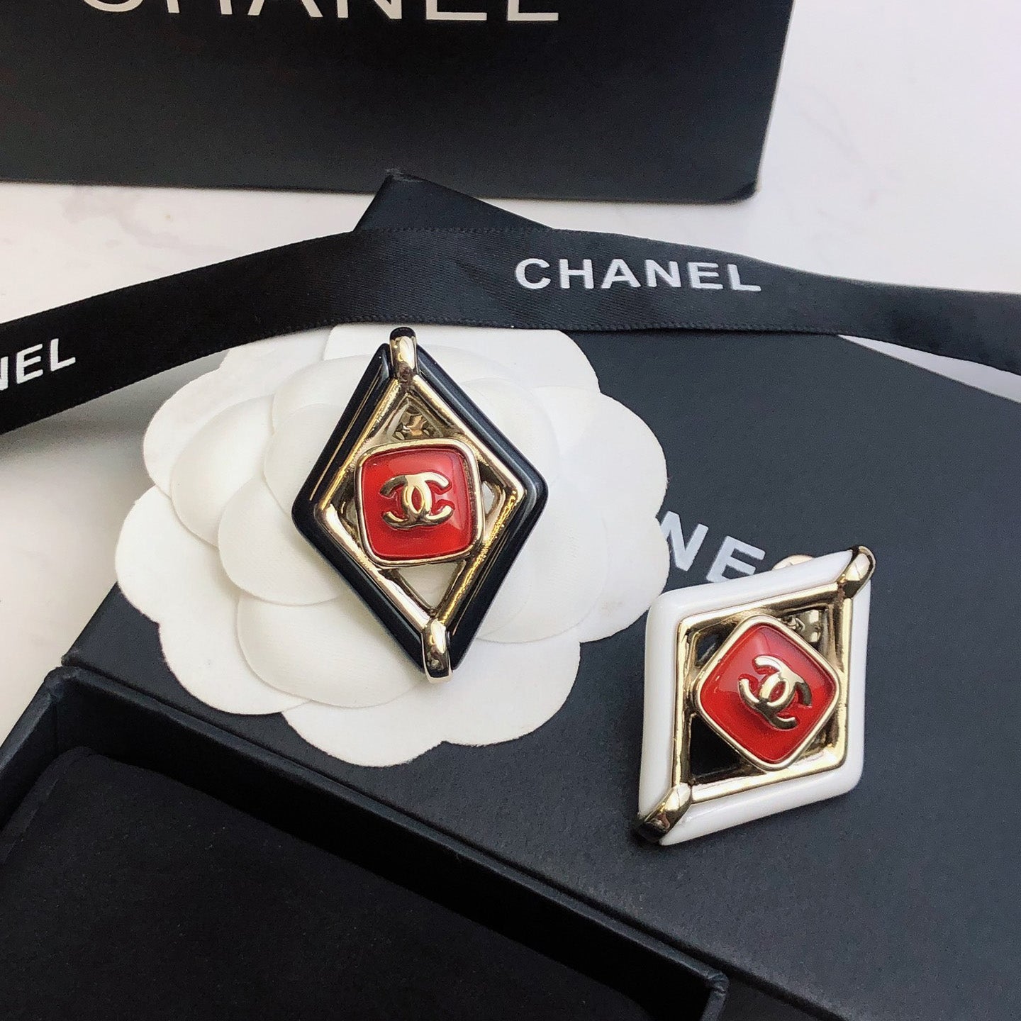 Chanel Rhombus 18K Gold Brooch