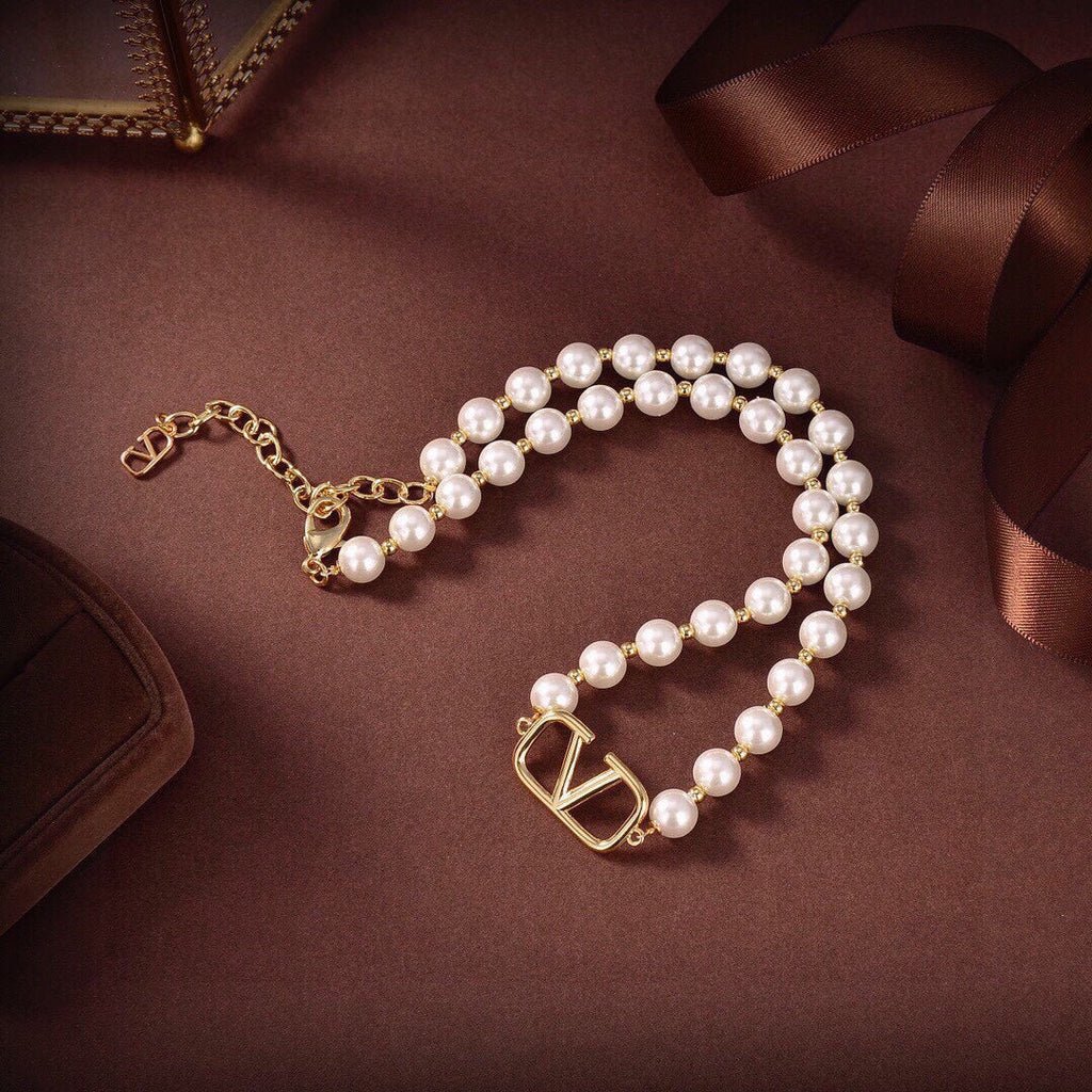 VLogo Pearls Choker 18K Gold Necklace