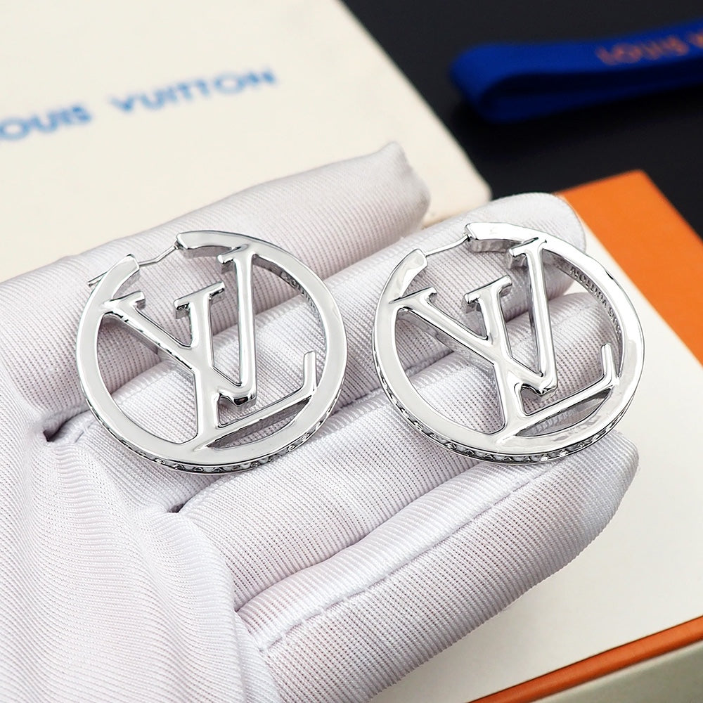 Louis Vuitton Louise Pearls 18K Gold Earrings