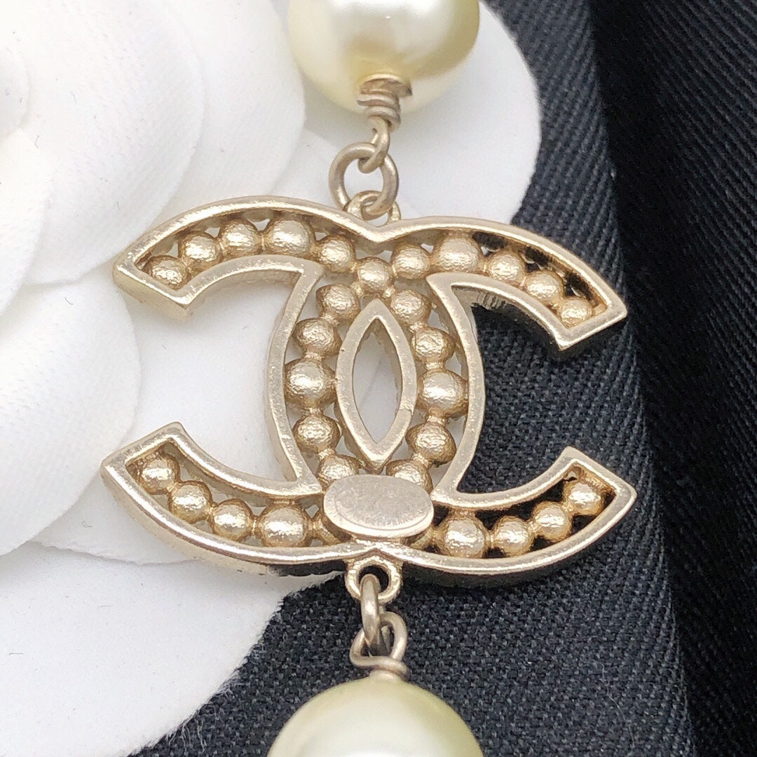 Chanel Flower Pearls Chain 18K Gold Necklace