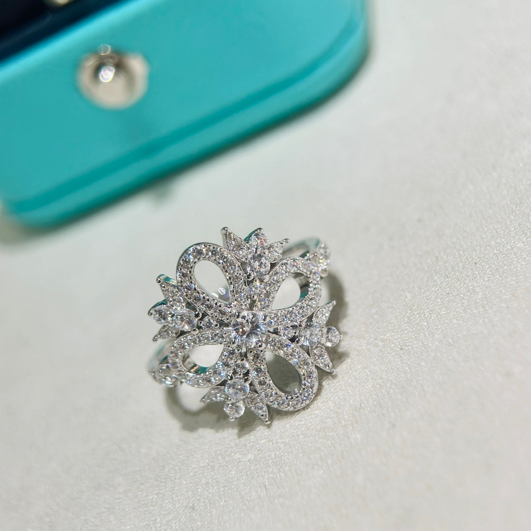 Tiffany Vinatge Flower 18K Gold Ring