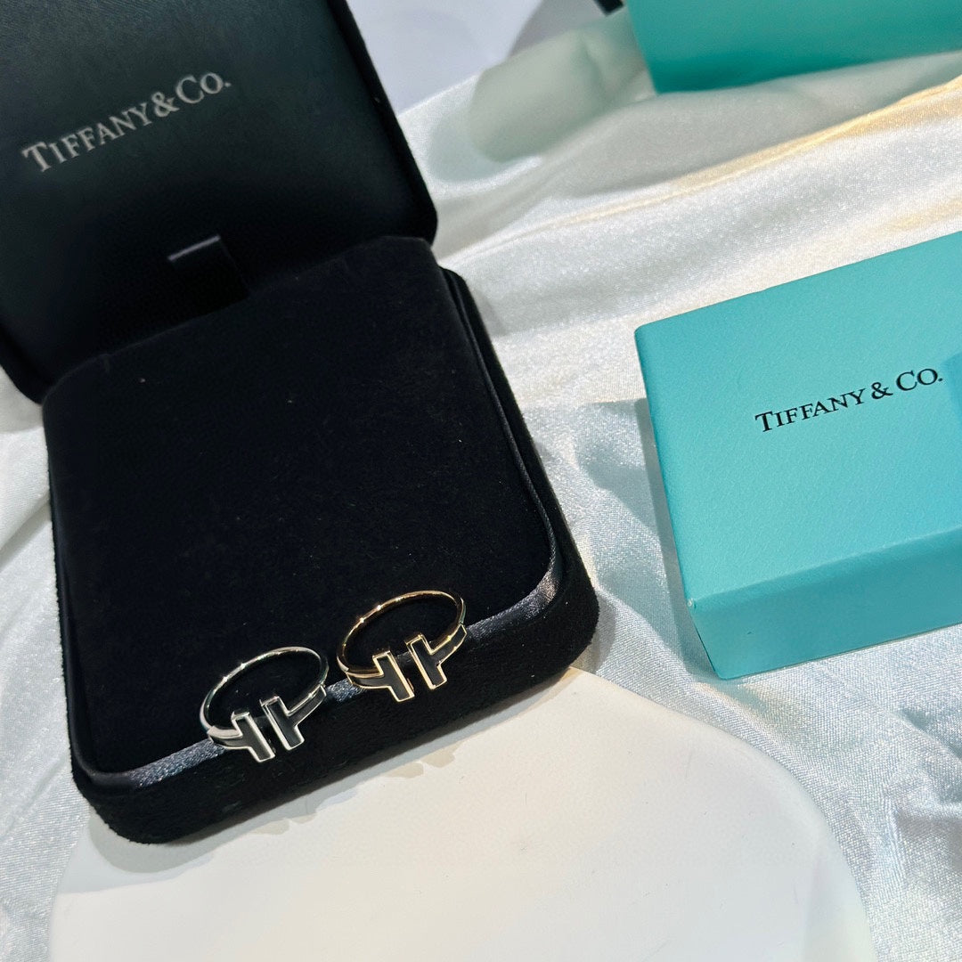 Tiffany Black Onyx Wire 18K Gold Ring