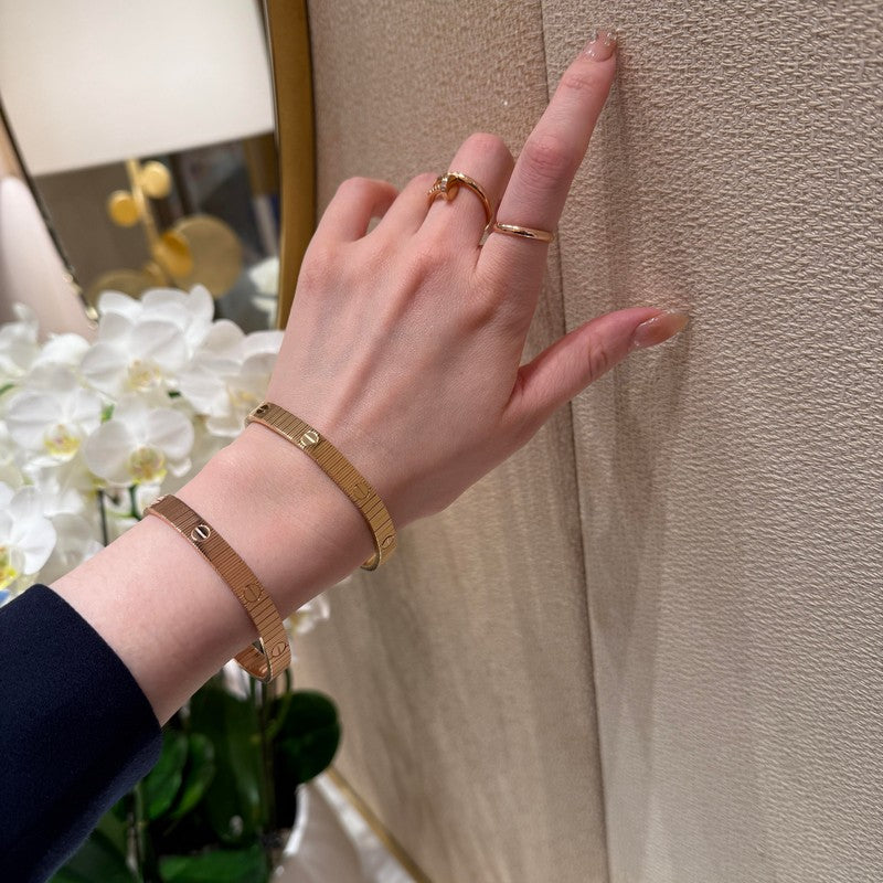 Love Unlimited 18K Gold Bracelet
