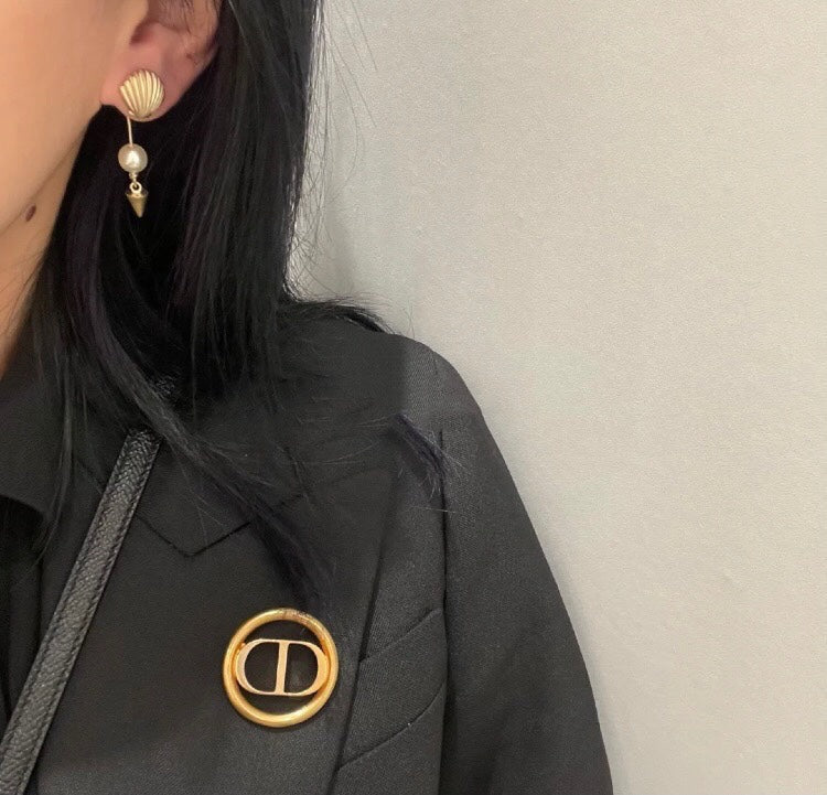 Dior Pearl Pendant 18K Gold Earrings