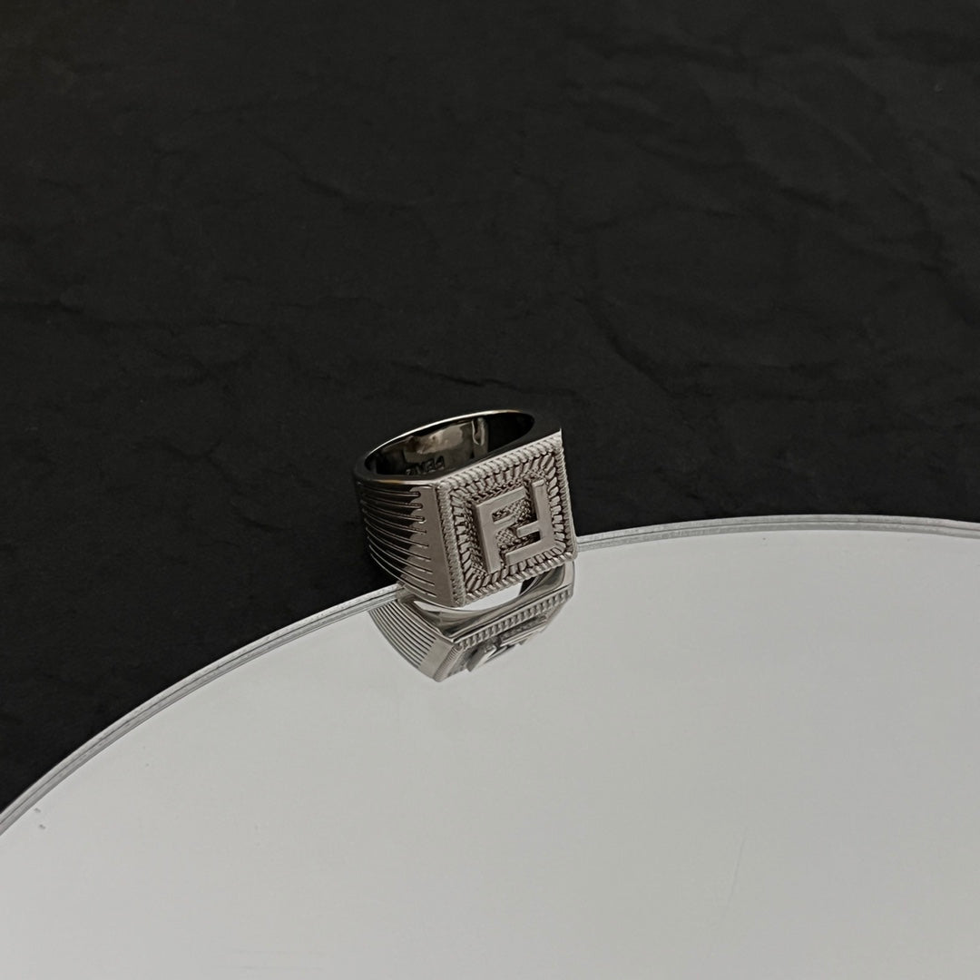 FF Guillochet 18K Gold Ring