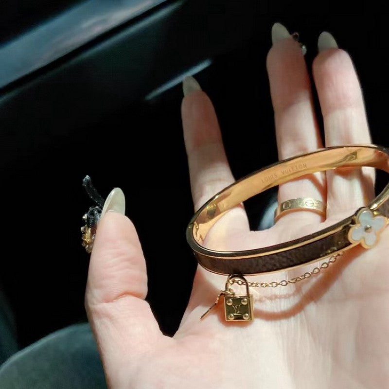Louis Vuitton Blooming 18K Gold Bracelet