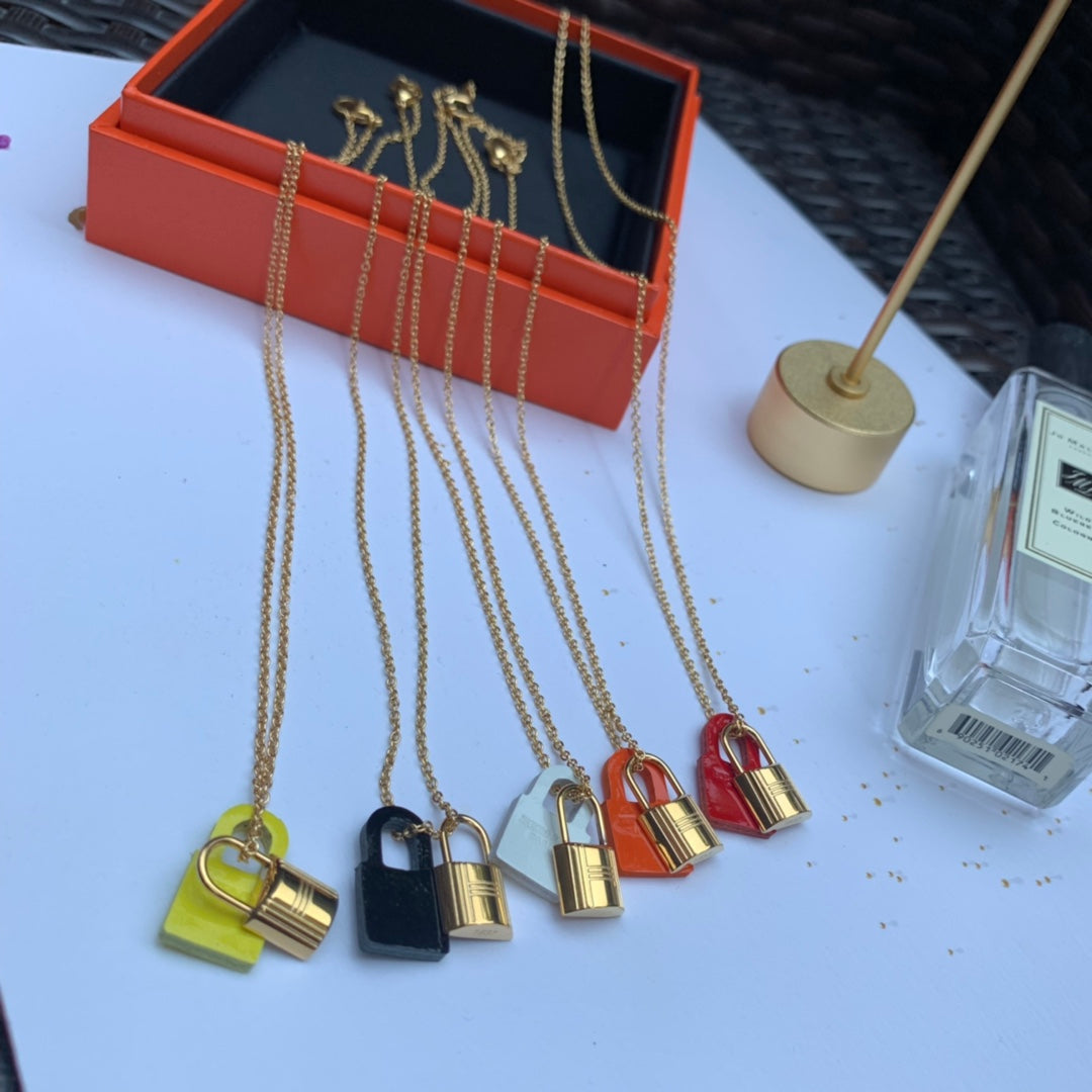 Hermes O'Kelly Pendant 18K Gold Necklace
