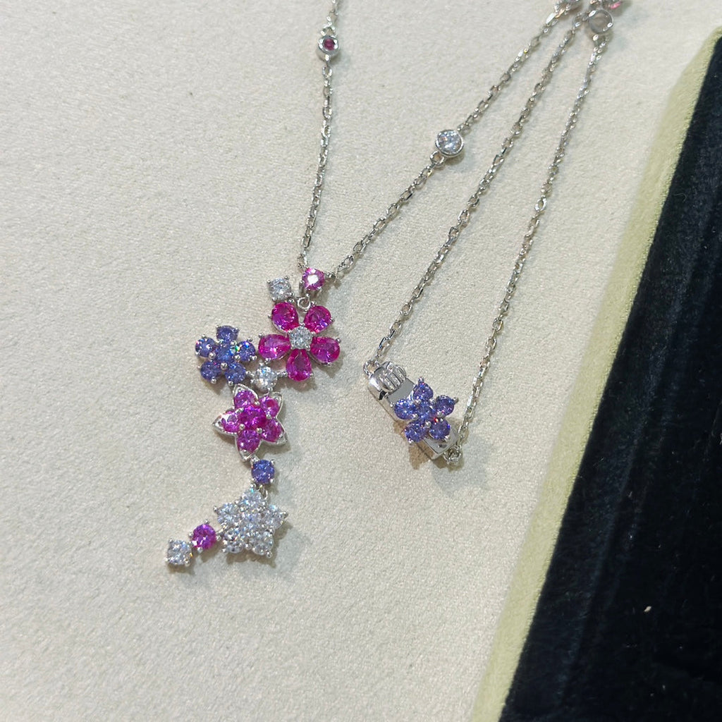 Folie Des Pr ̈¦s Pendant 18K Gold Necklace