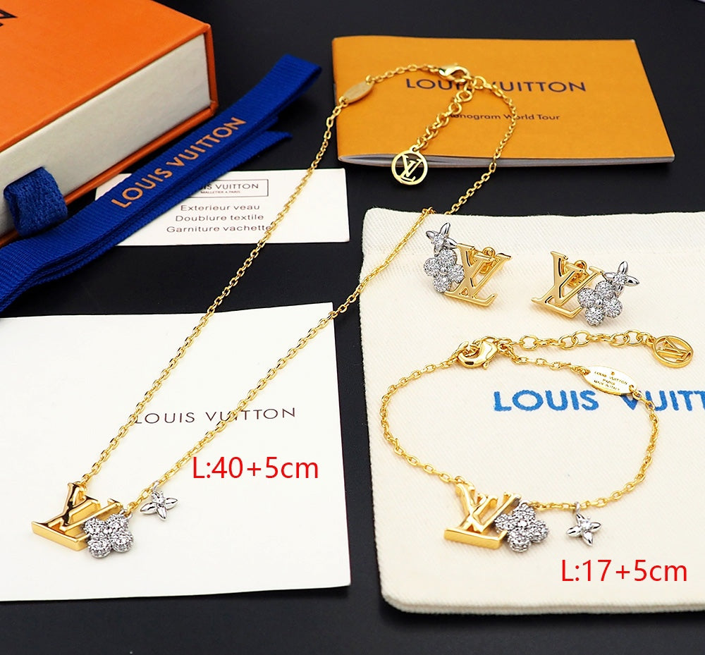 Louis Vuitton Gram Diamond 18K Gold Bracelet