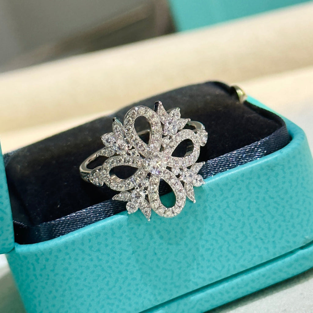 Tiffany Vinatge Flower 18K Gold Ring