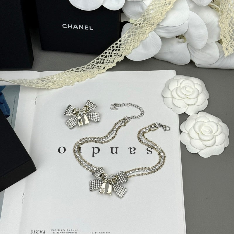Chanel 25K Bow Tie Choker 18K Gold Necklace