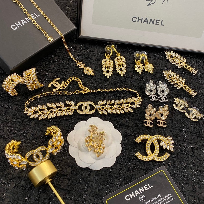 Chanel Flower Crystal 18K Gold Necklace