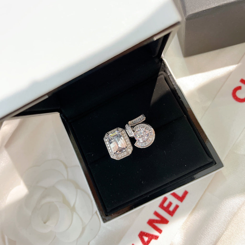 Chanel No.5 Diamonds 18K Gold Ring