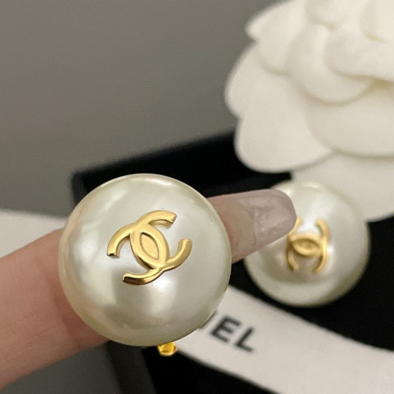 Chanel Pearl Gold Round 18K Gold Earrings