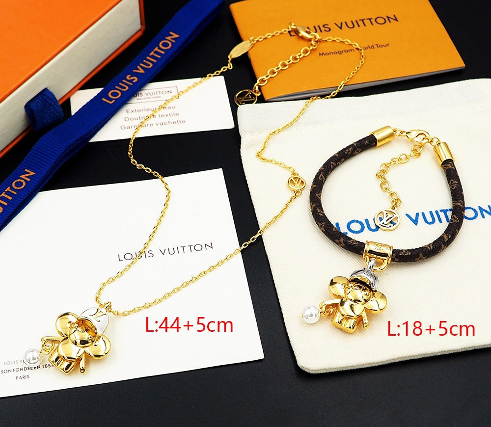 Louis Vuitton Vivienne Pearls 18K Gold Bracelet