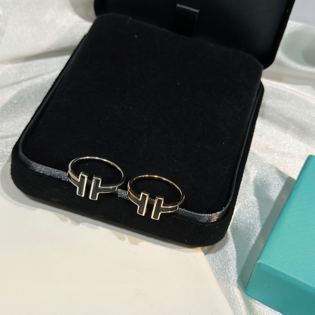 Tiffany Black Onyx Wire 18K Gold Ring