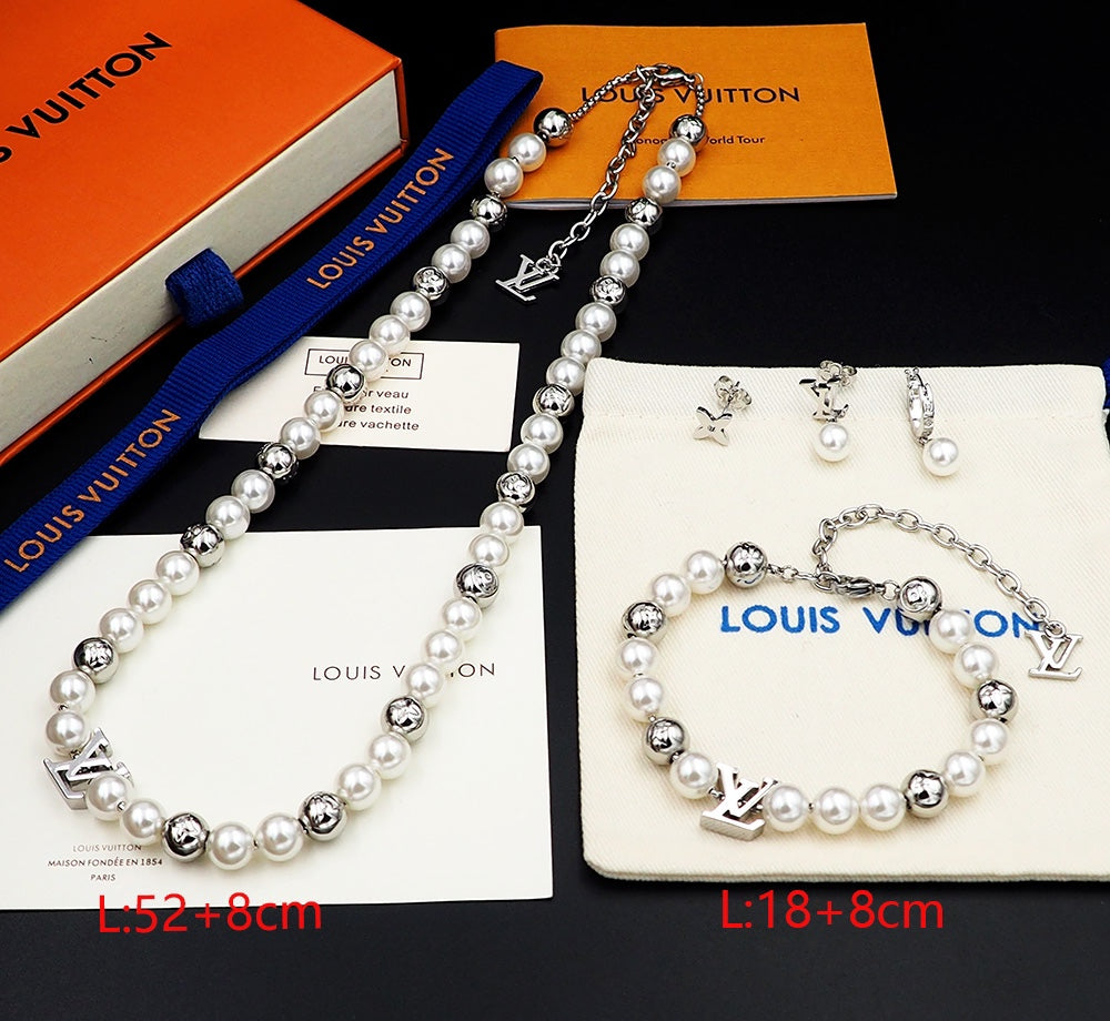 Louis Vuitton Monogram Pearls 18K Gold Necklace