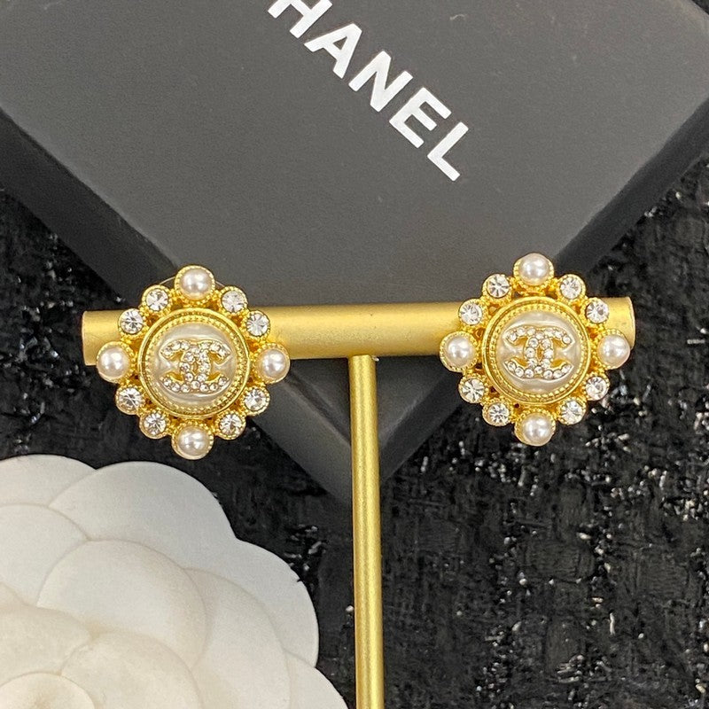 Chanel Pearls 18K Gold Earrings